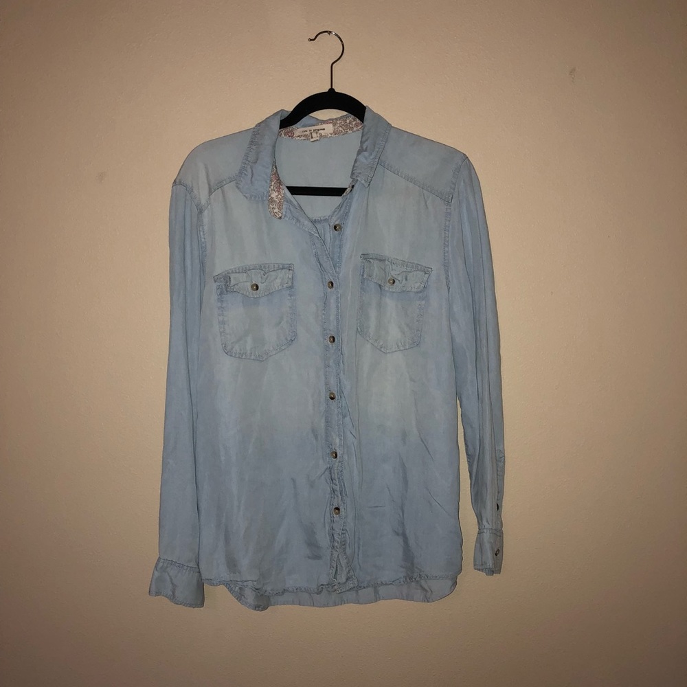 CHAMBRAY BUTTON TOWN